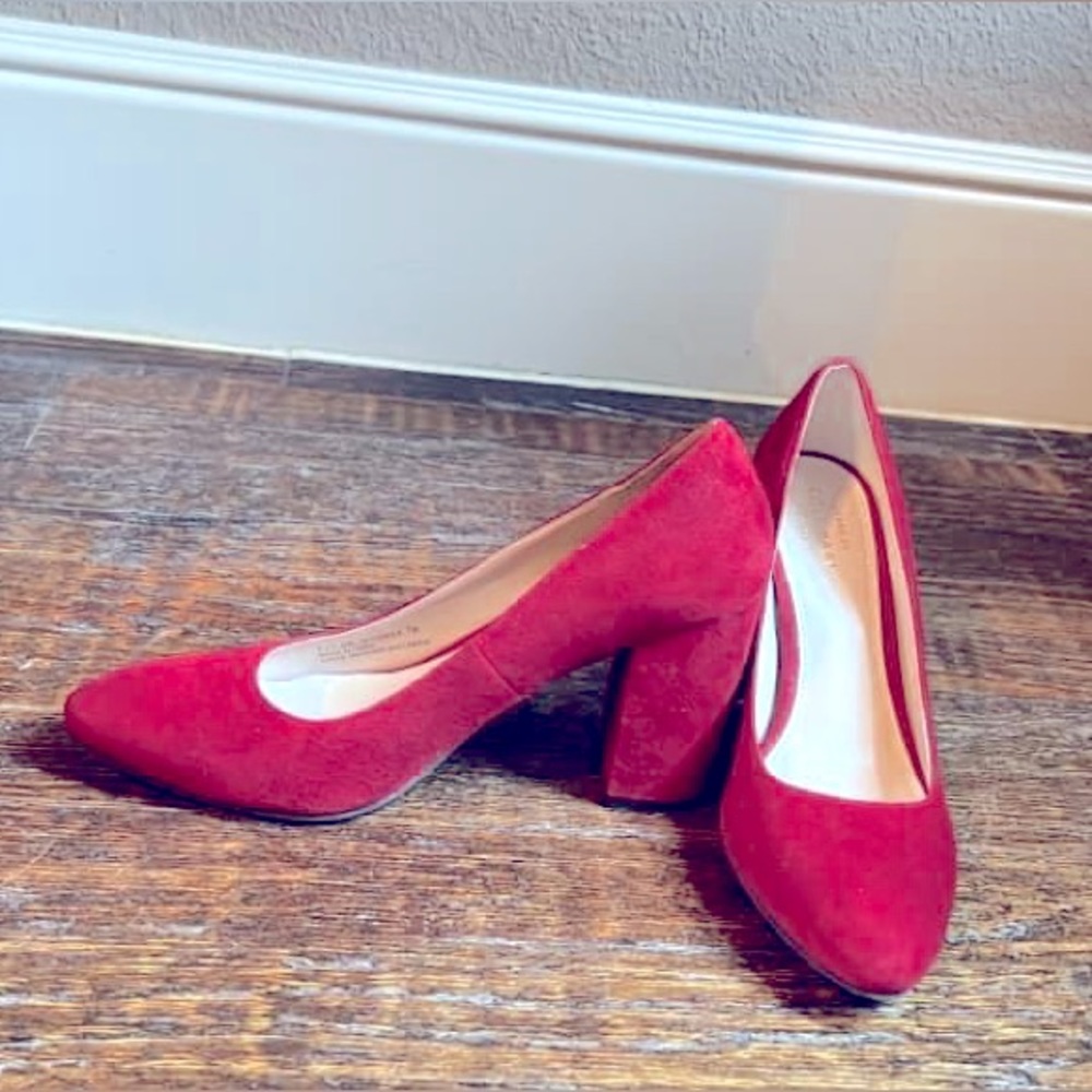 Cole Haan signature size 7 pumps!